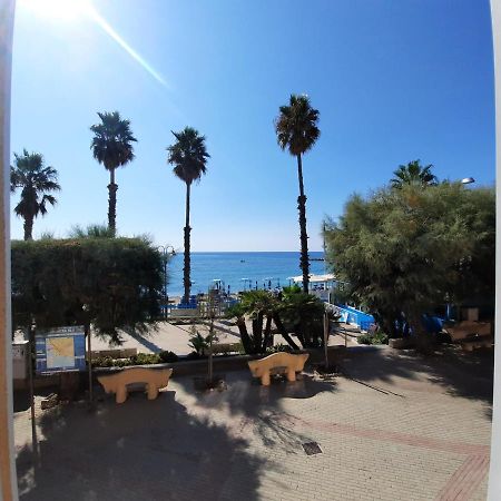 הוילה סן לורנצו אל מארה Finestre Sul Mare חדר תמונה